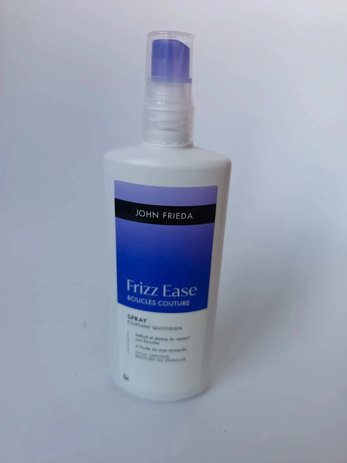 Spray frizz ease john frieda